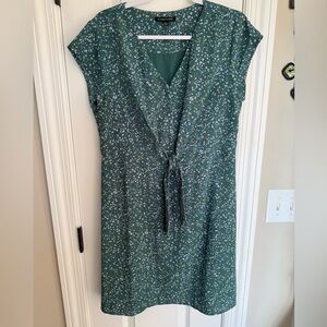 41 Hawthorn Green Floral Dress – Size Large
